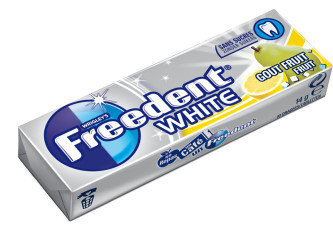 B.30 étuis FREEDENT WHITE fruit